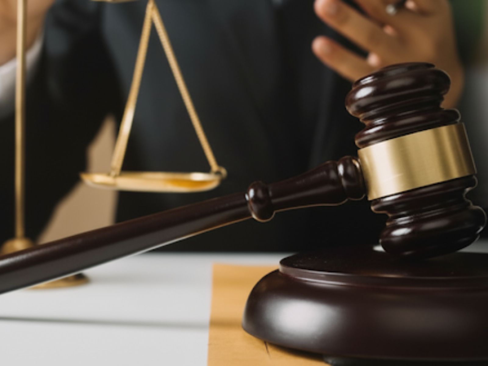 Maite Domenech en la sala de reuniones de su despacho