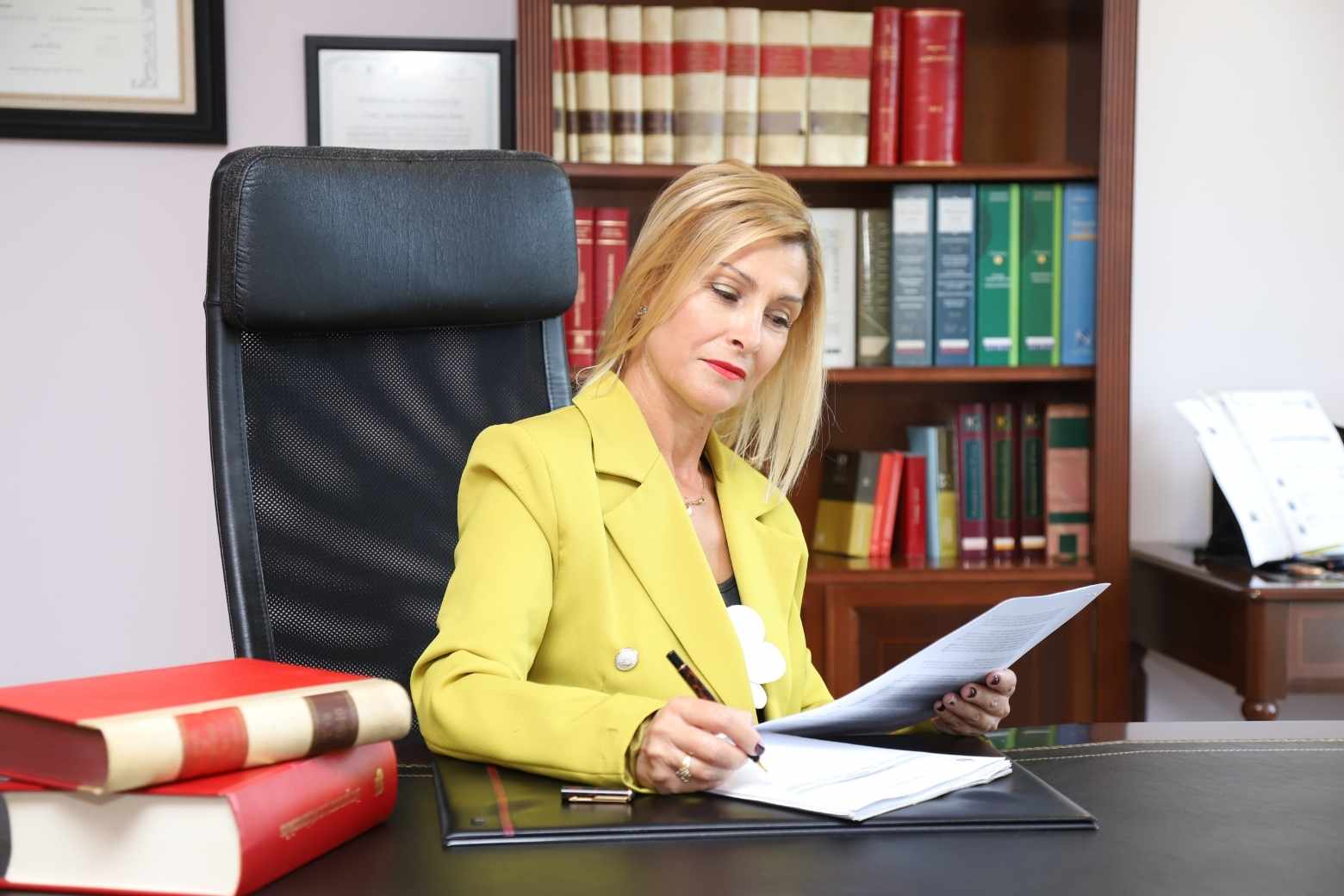 Abogados Domenech negociacion de clausulas y contratos existentes